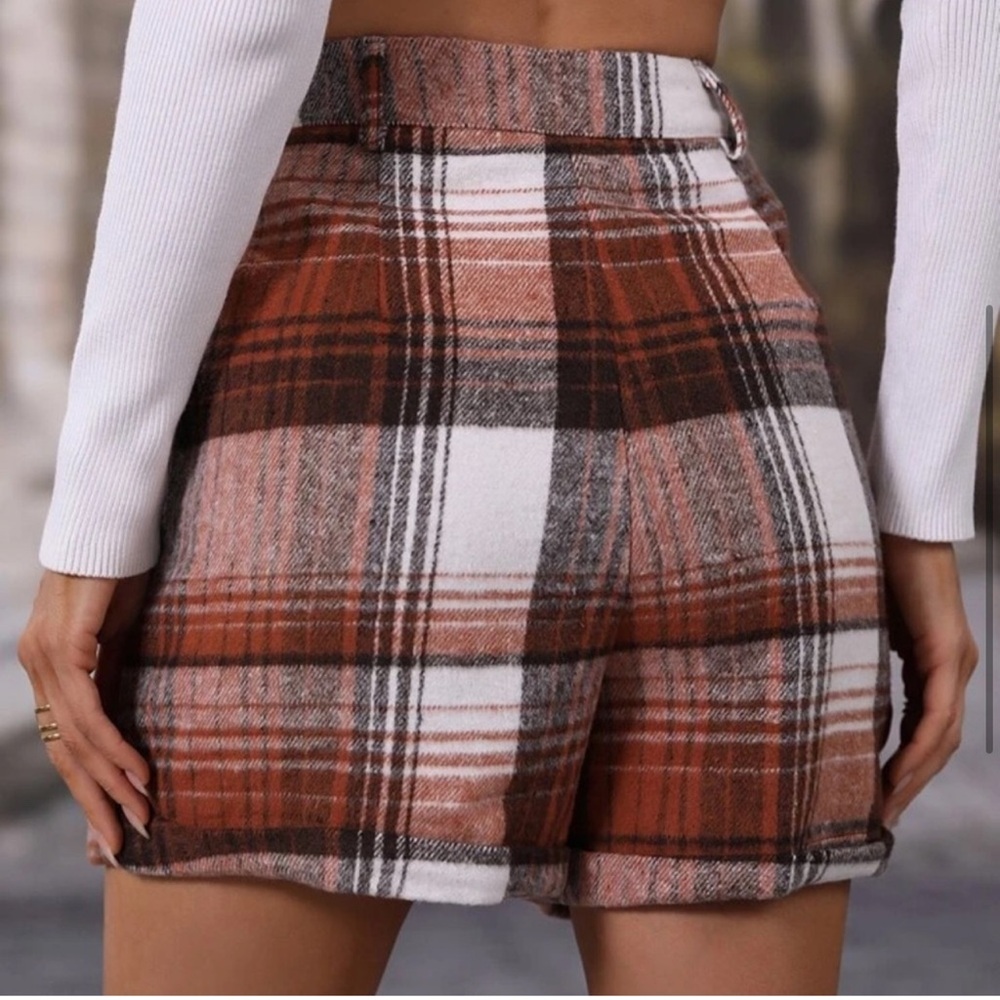 High Rise Plaid Print Shorts - Picture 4 of 6